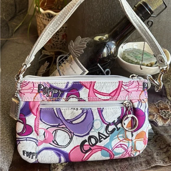 Authentic COACH 1941 POPPY shimmery Leather/thick Cotton zip closure wristlet - Picture 11 of 14